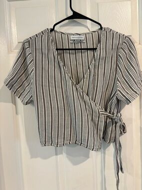 Urban Outfitters Striped Wrap Crop Top - Gray & White